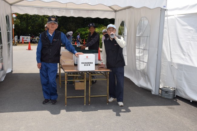 KYORAKU CUP1_会場の各所に熊本地震の義援金募金箱が用意された